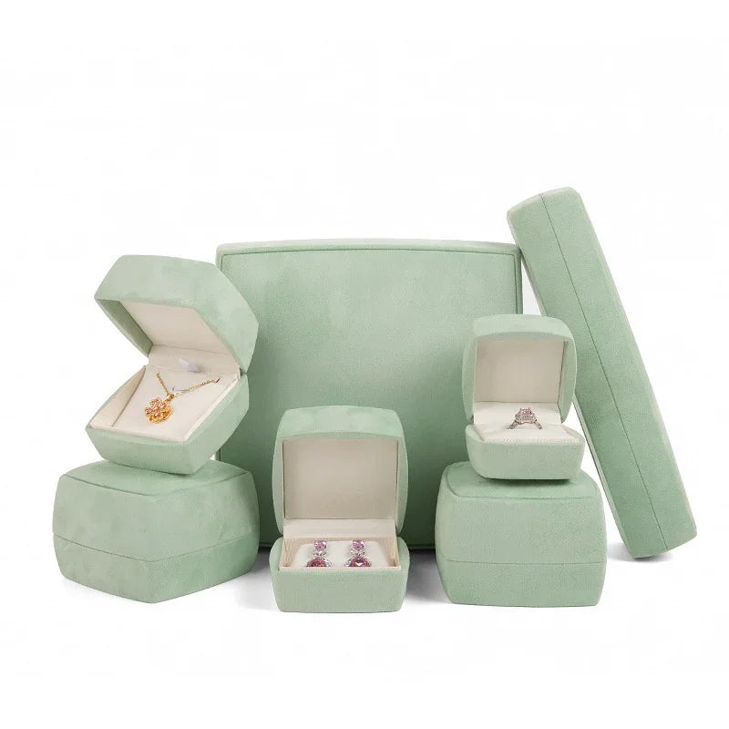 Wholesale jewelry packaging boxes and displays